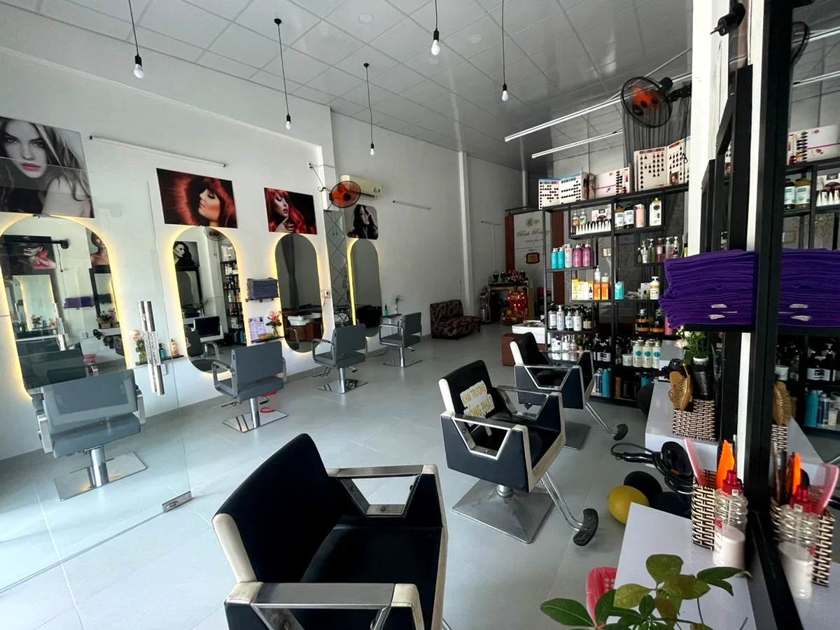 Không gian bên trong Salon Tóc Bích